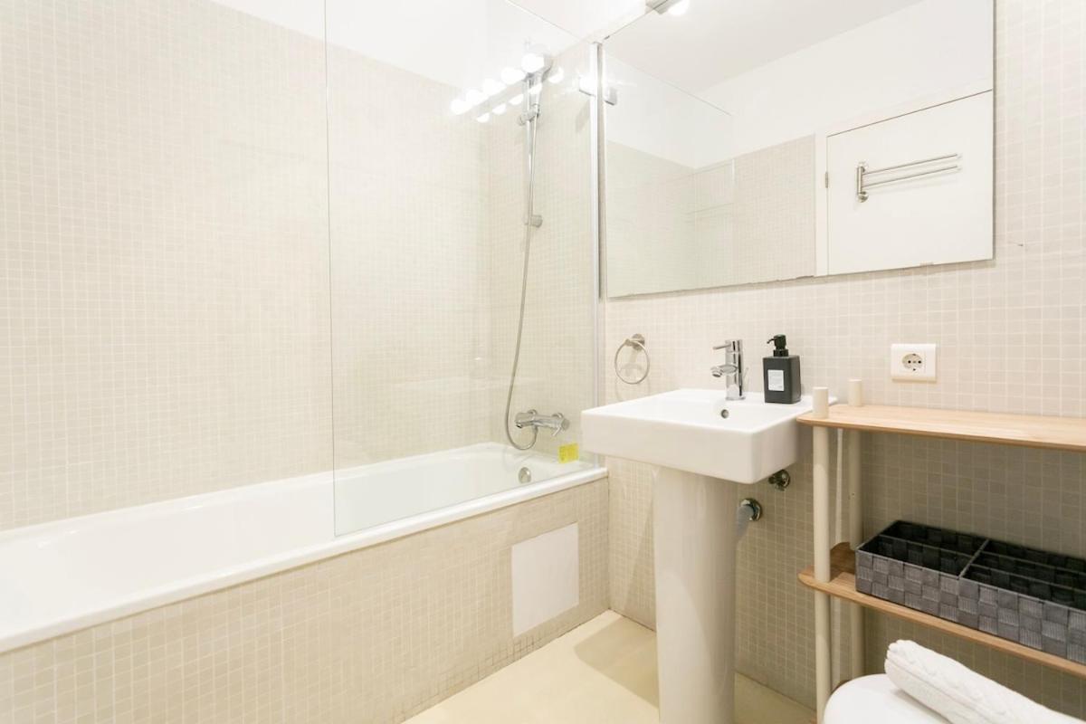 Apartment Modern 2bdr Flat In The City's Heart! Lissabon